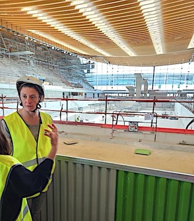 Louise Guillet sur le chantier... de la piscine olympique !