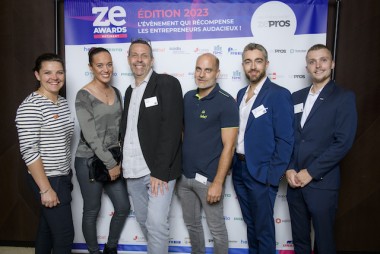 Cindy Plumbs et les artisans du bâtiment sur la scène des Ze Awards 2023